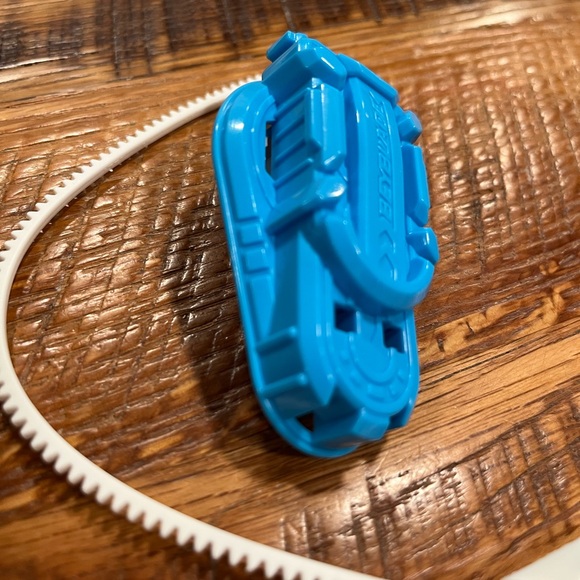 Hasbro Beyblade Light Blue Launcher, 2017 - Picture 4 of 6